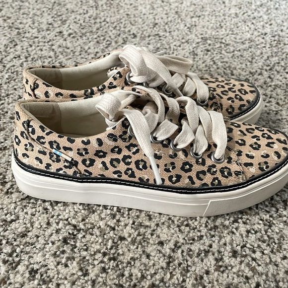 Women’s Alex Cheetah canvas TOMS size 5 - Picture 4 of 6